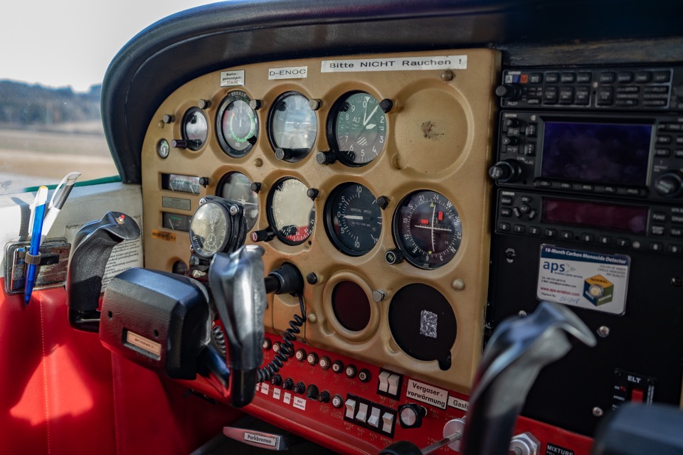 Cockpit einer Cessna